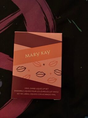 Mary Kay Vinyl Shine Liquid Lip Set - Coral and Berry Packaging